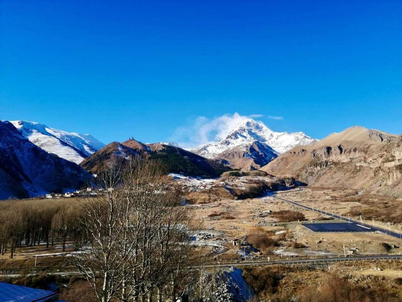 Kazbegi Inn Bagian luar foto